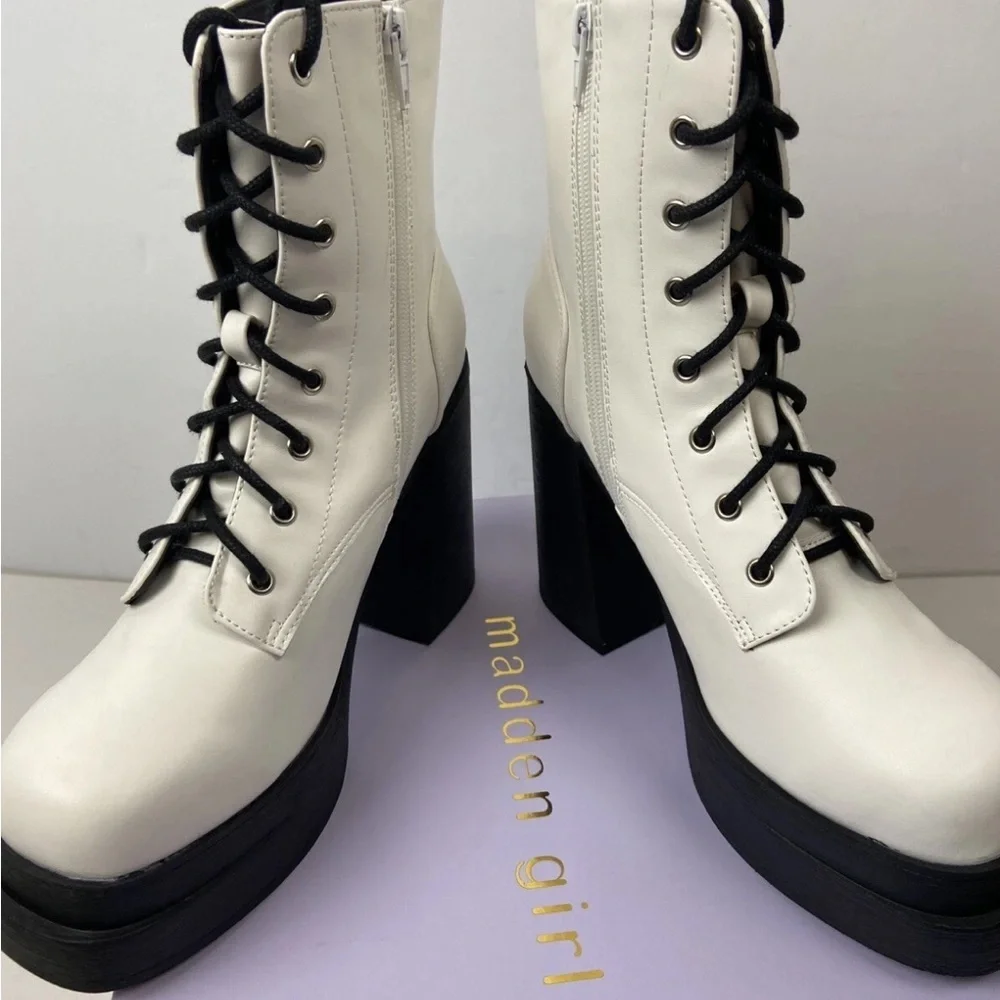 Madden Girl Stylish White Lace-Up Women's Boots- size 7.5 - Picture 6 of 6
